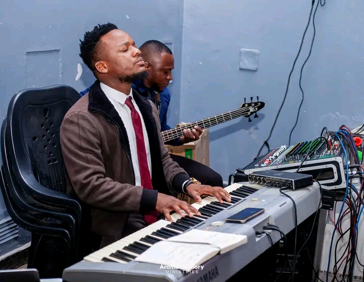 Keyboard worship at Aroma of Glory Ministries